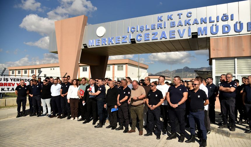 Gardiyanlar ve Merkezi Cezaevi çalışanları grevde
