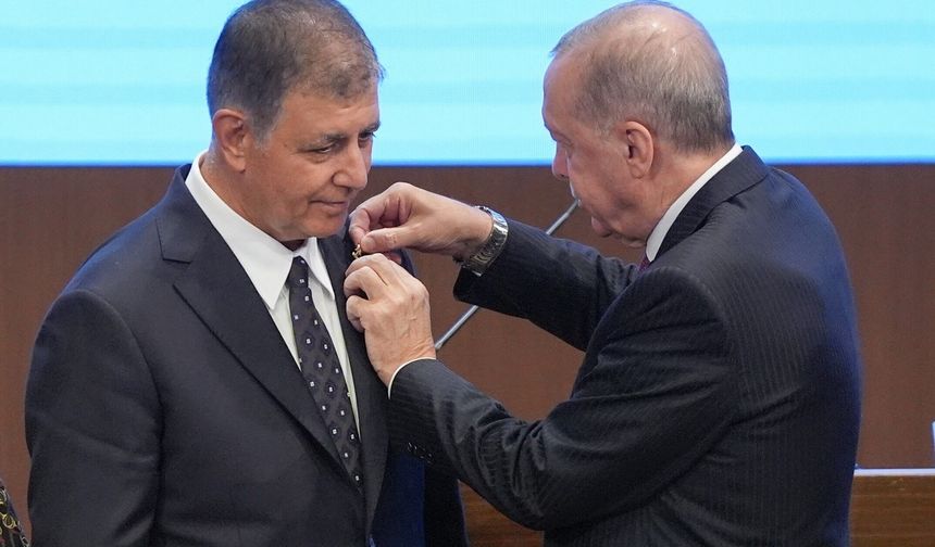 İzmir Büyükşehir Belediye Başkanı AKP saflarına geçti